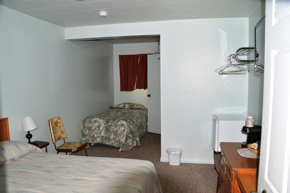 Rivermount Motel Little Fort エクステリア 写真